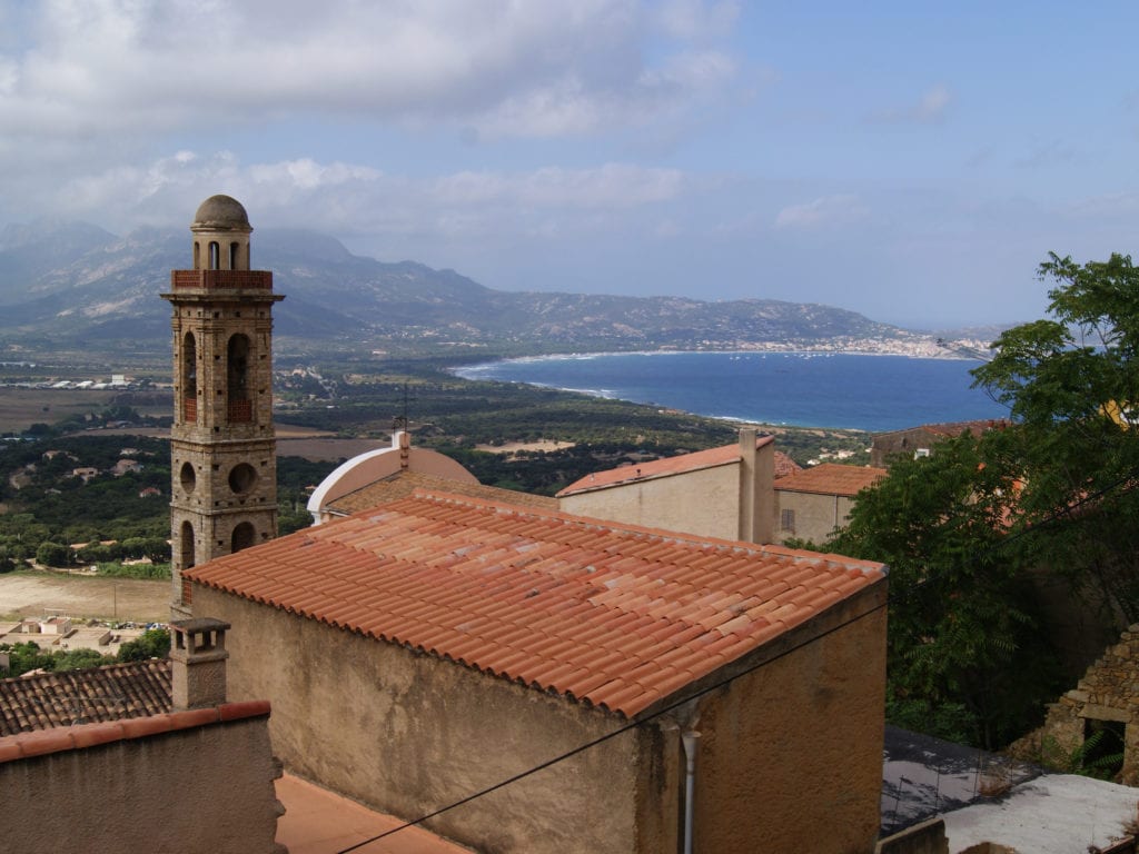 Lumio, le village de Jacques Dutronc, Corse